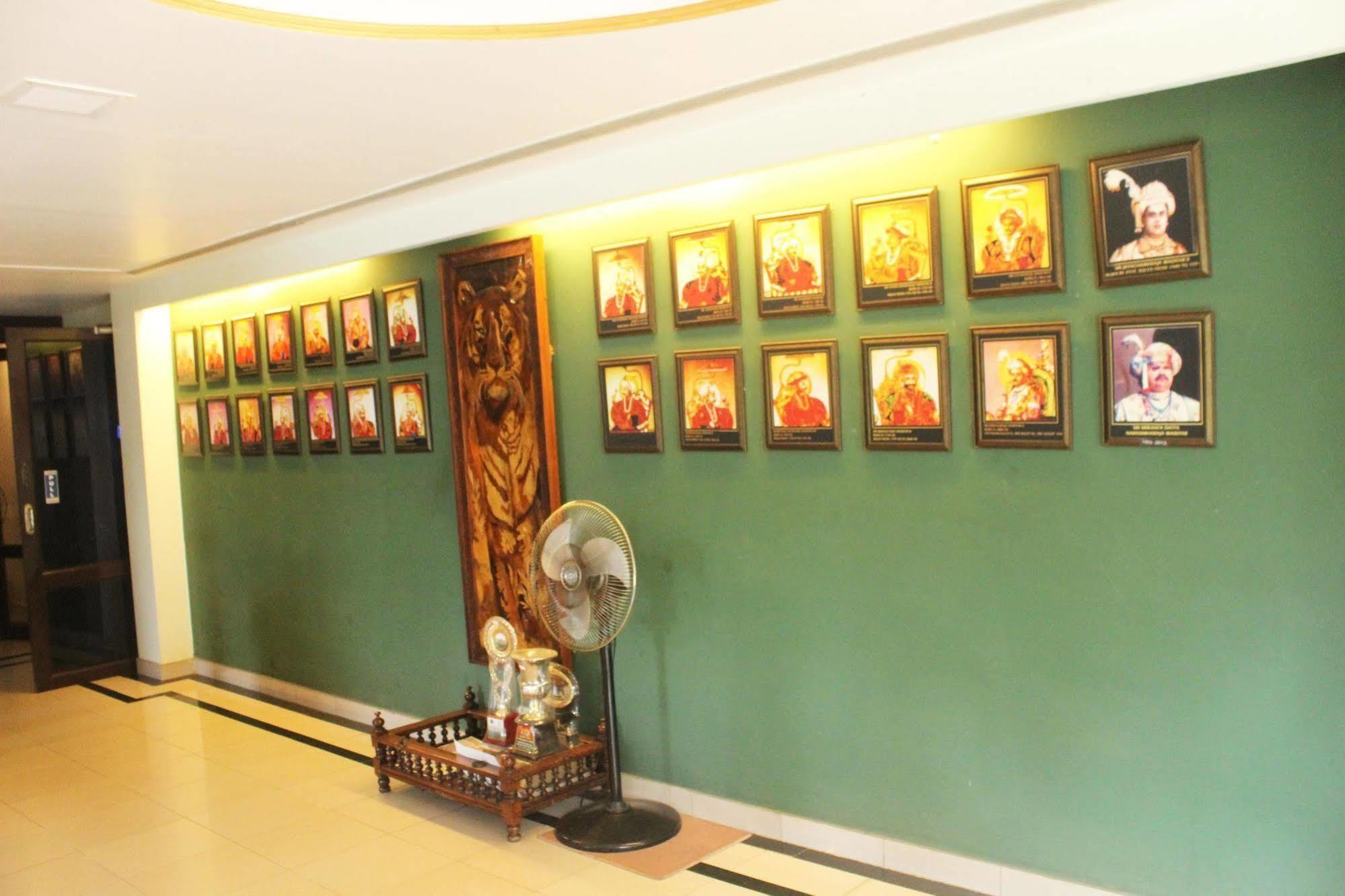 Treebo Trend Royal Inn Mysore Extérieur photo
